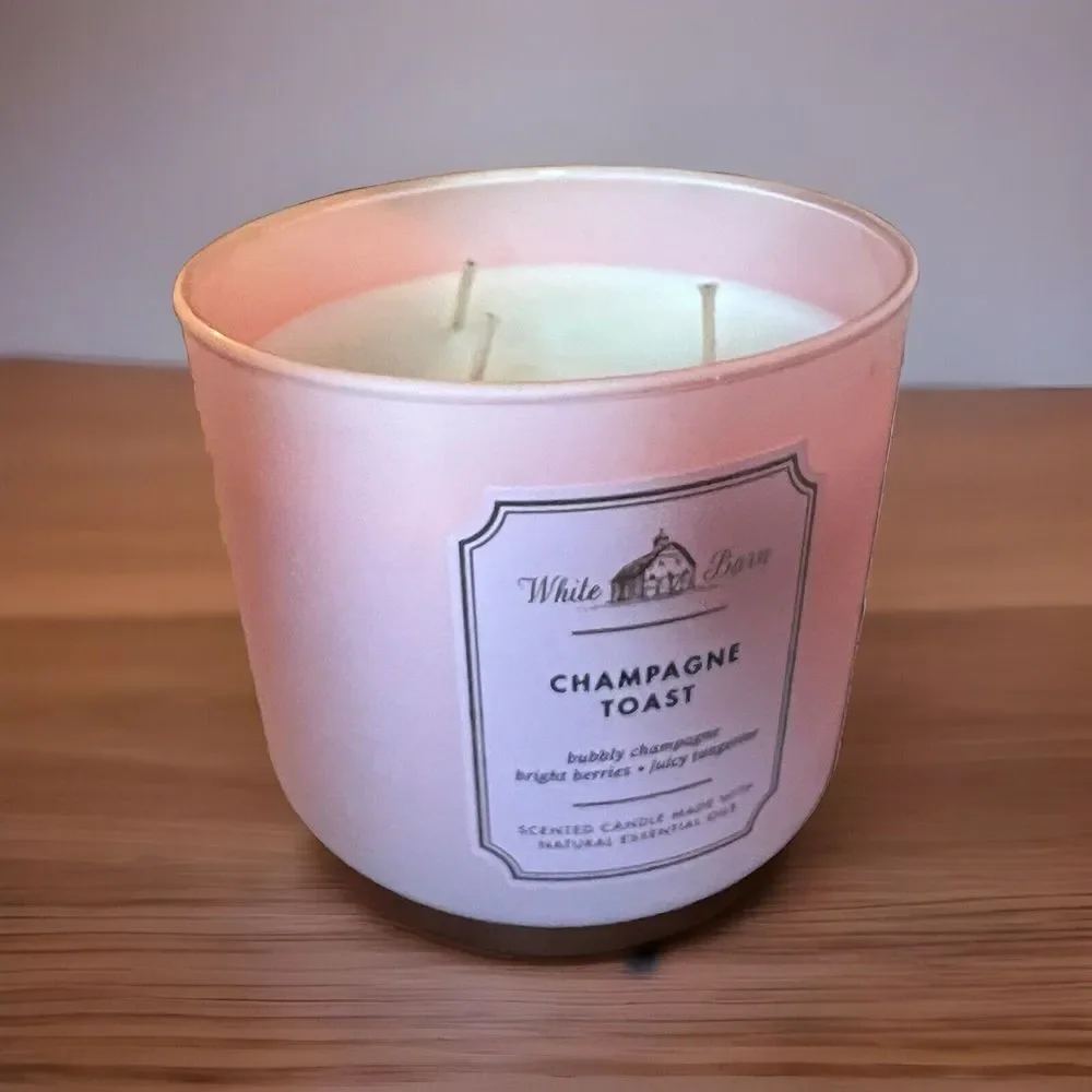 Bath & Body Works/White Barn 3 Wick Candle Champagne Toast Brand‎ New